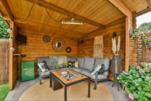 Ogród czterech pór roku – jakie altanki ogrodowe sprawdzą się przez cały rok?